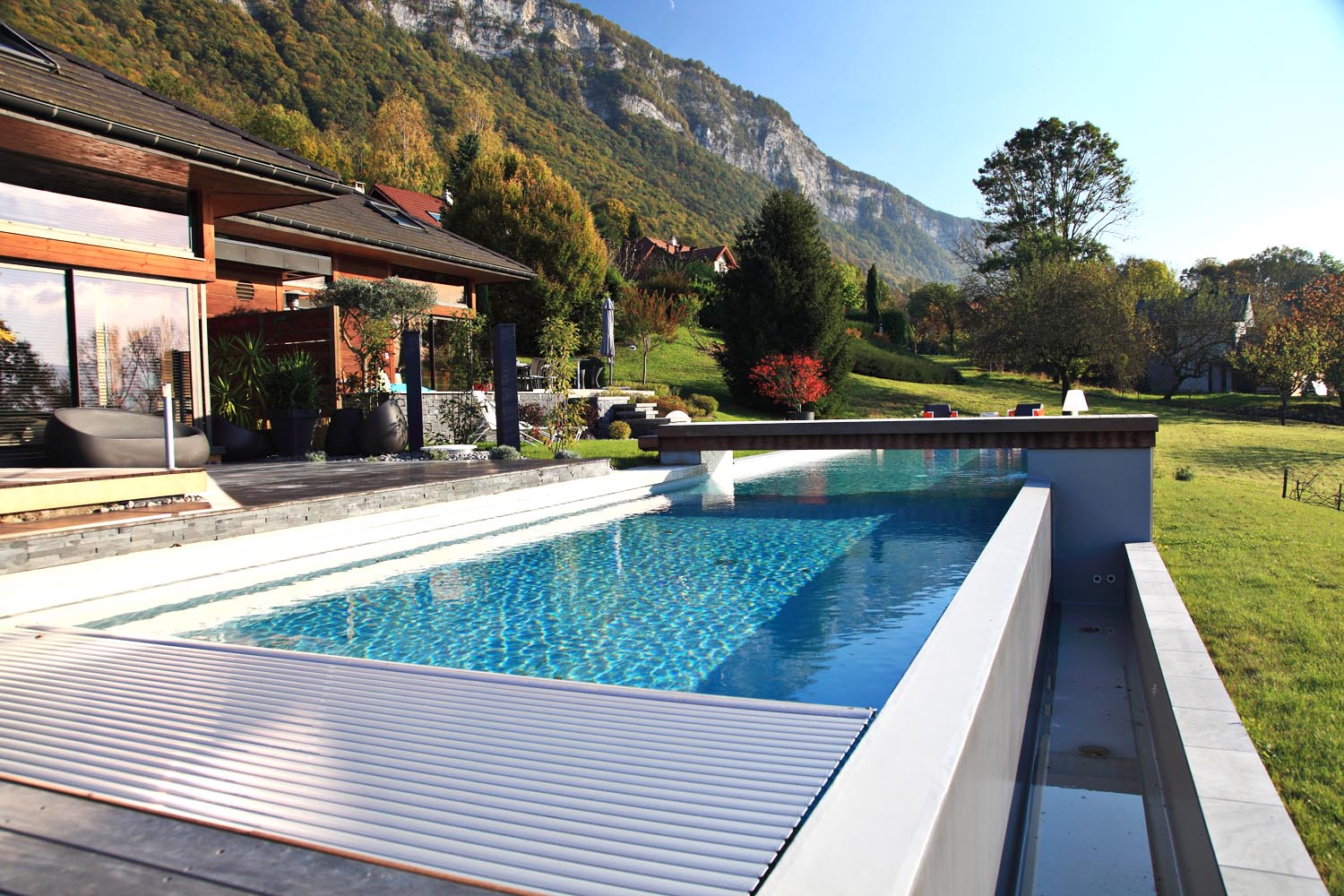 piscine exterieur vue sur montagne chambery